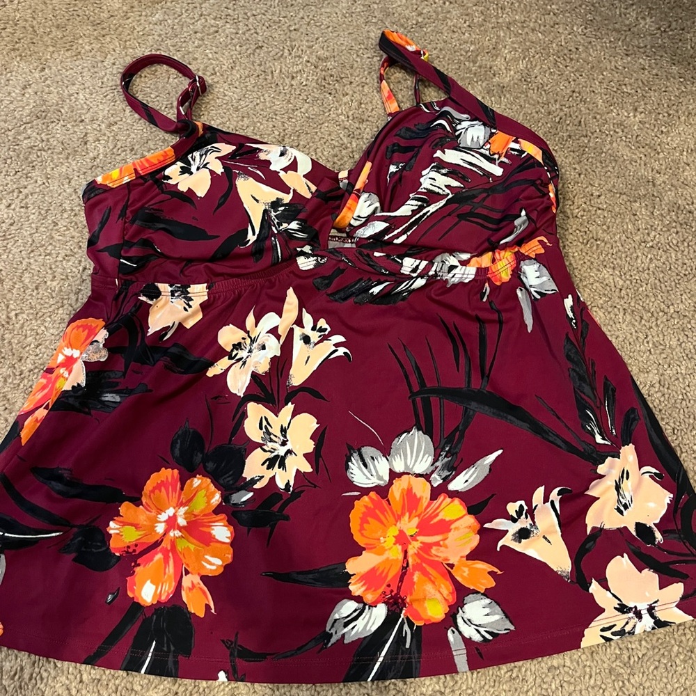 Women’s plus size bathing suit top